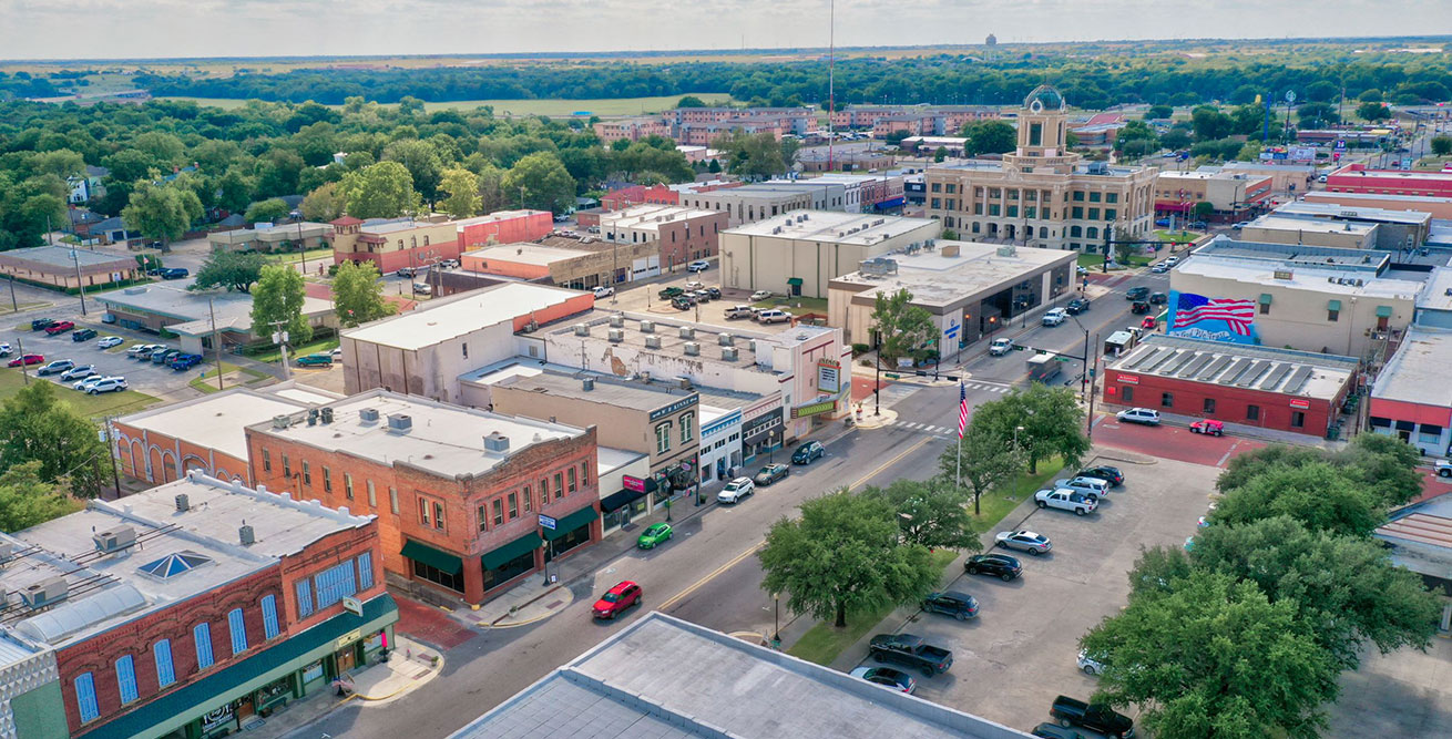 about-growing-img Photo of the Downtown Courthouse Square in Gainesville, TX
