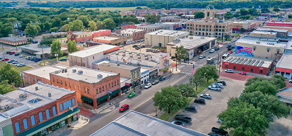 Arial photo of the downtown courthouse in Gainesville, TX.